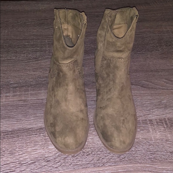 Olive green boots - Picture 2 of 3